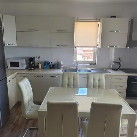 Apartment Modern In Center Rruga E Jezuiteve