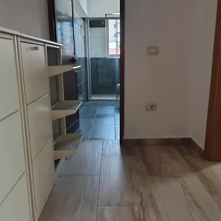 Apartment Modern In Center Rruga E Jezuiteve